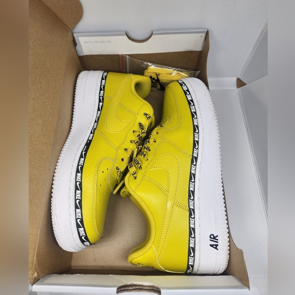 Nike Air Force 1 07 SE PRM Yellow - Picture 2 of 10
